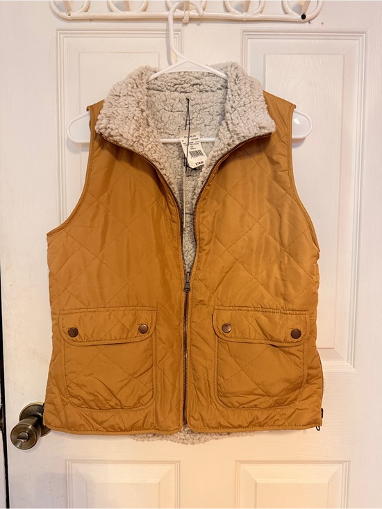 Jackets & Blazers - Quilted Sherpa-Lined Vest in Camel